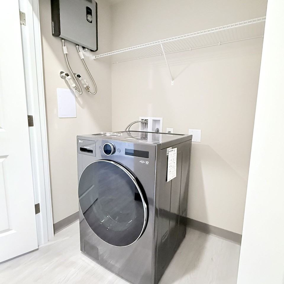 Twelve-O-Two Apartments - Photo 7 of 7