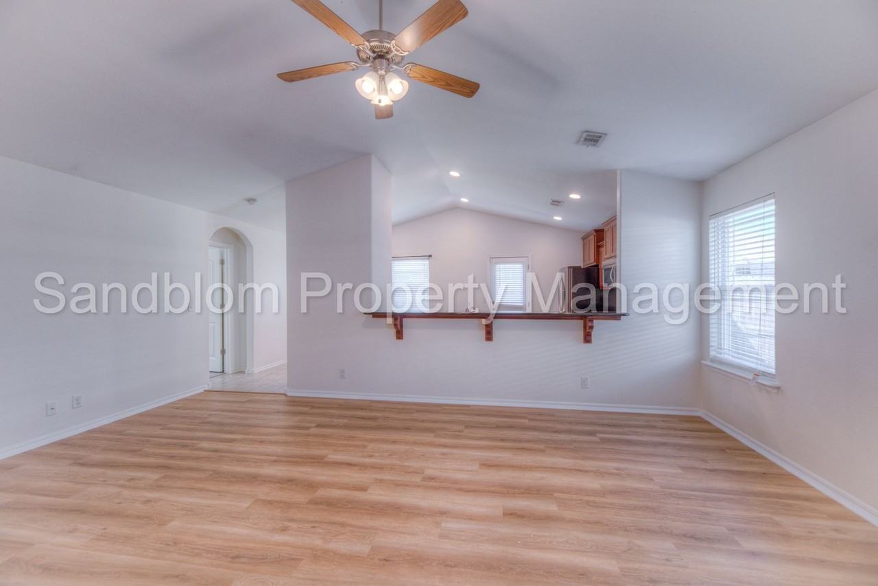 10418 S James St - Photo 5 of 28