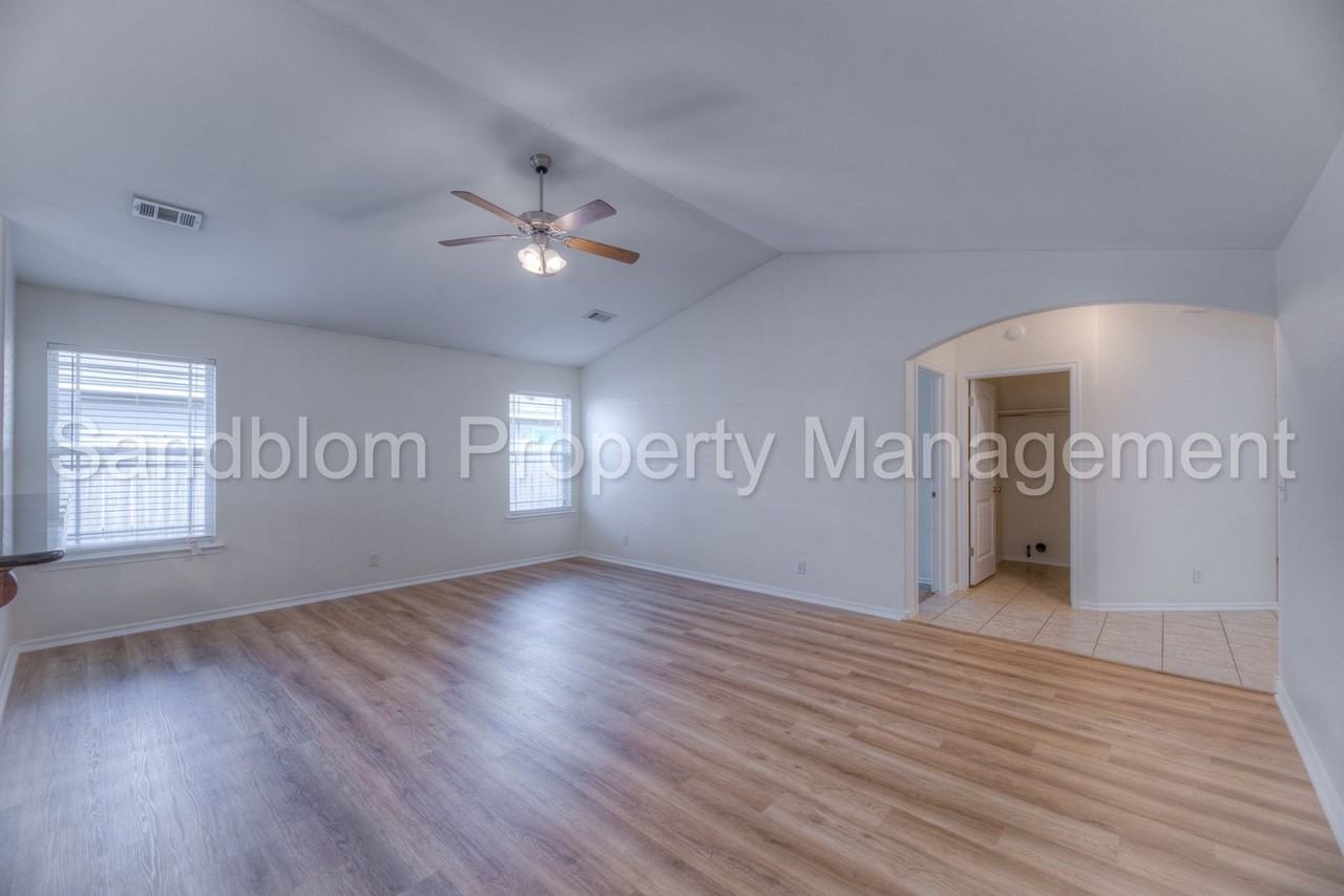 10418 S James St - Photo 6 of 28