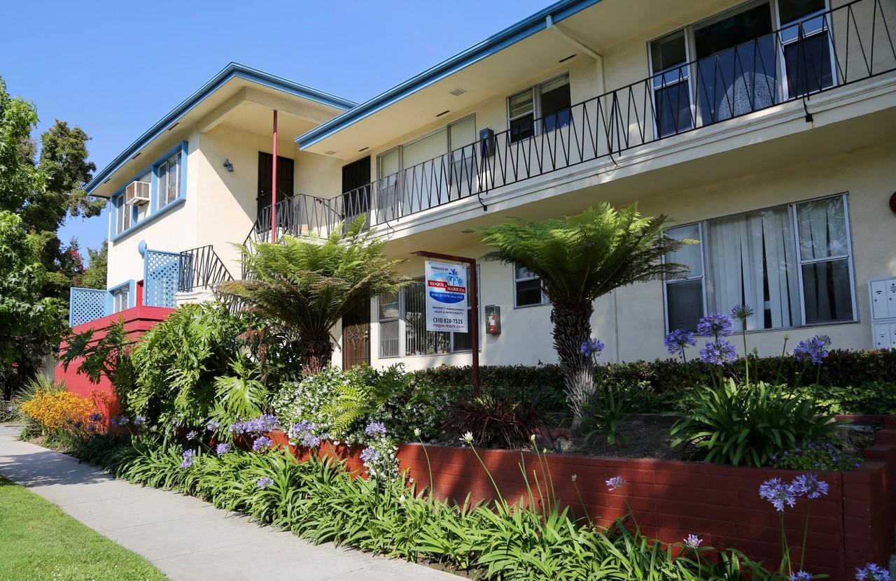 402 Montana Ave in Santa Monica - Photo 4 of 4