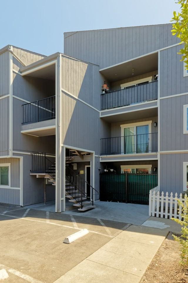 3024 Fruitvale Ave - Photo 3 of 35