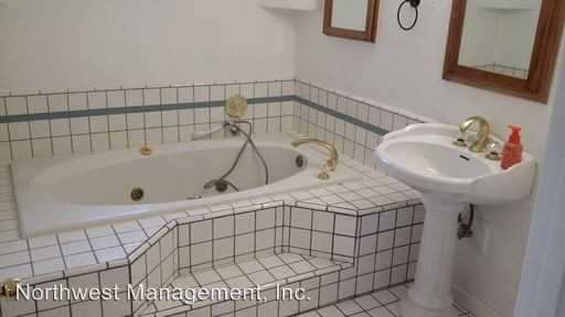 211 C St - Photo 3 of 10