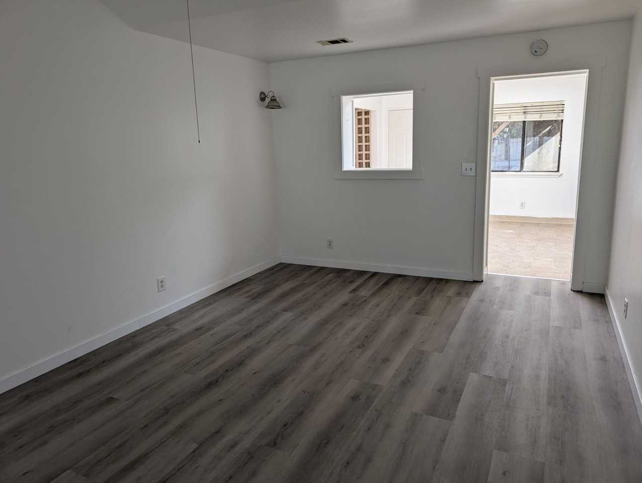 2305 Woolner Ave - Photo 4 of 12