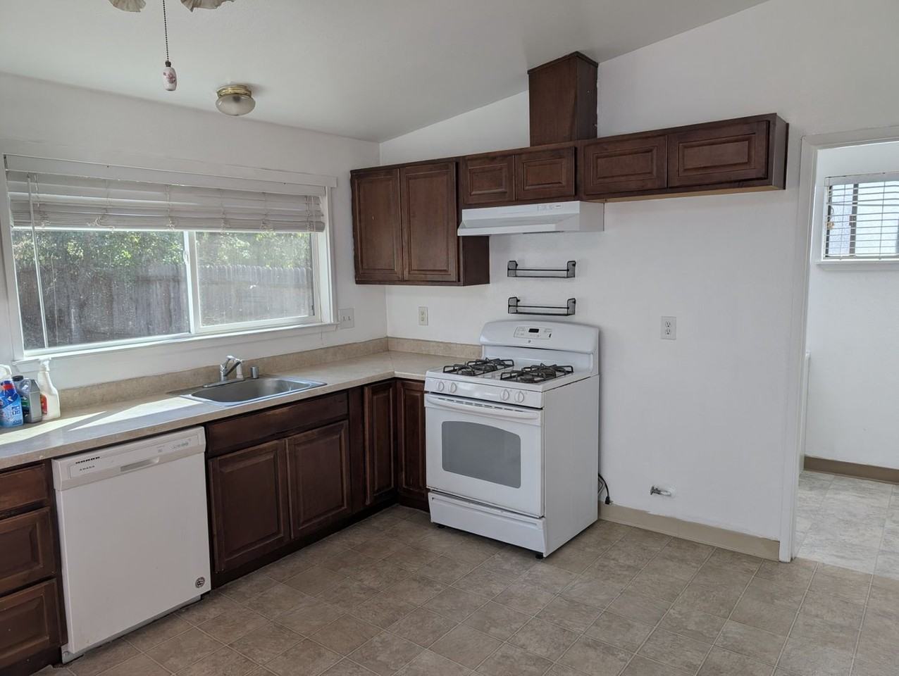 2305 Woolner Ave - Photo 6 of 12