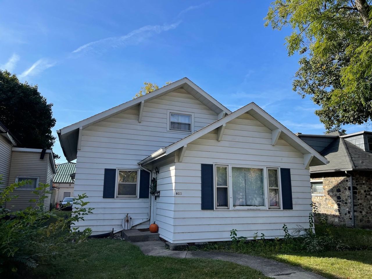 613 Evergreen St - Photo 2 of 2