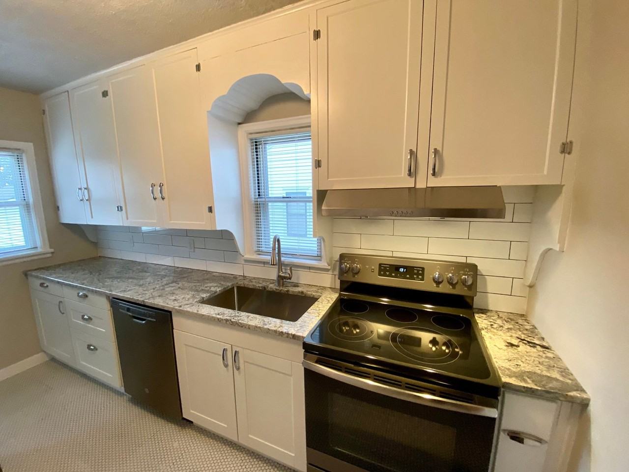 717 South Glendale Avenue - Photo 3 of 27