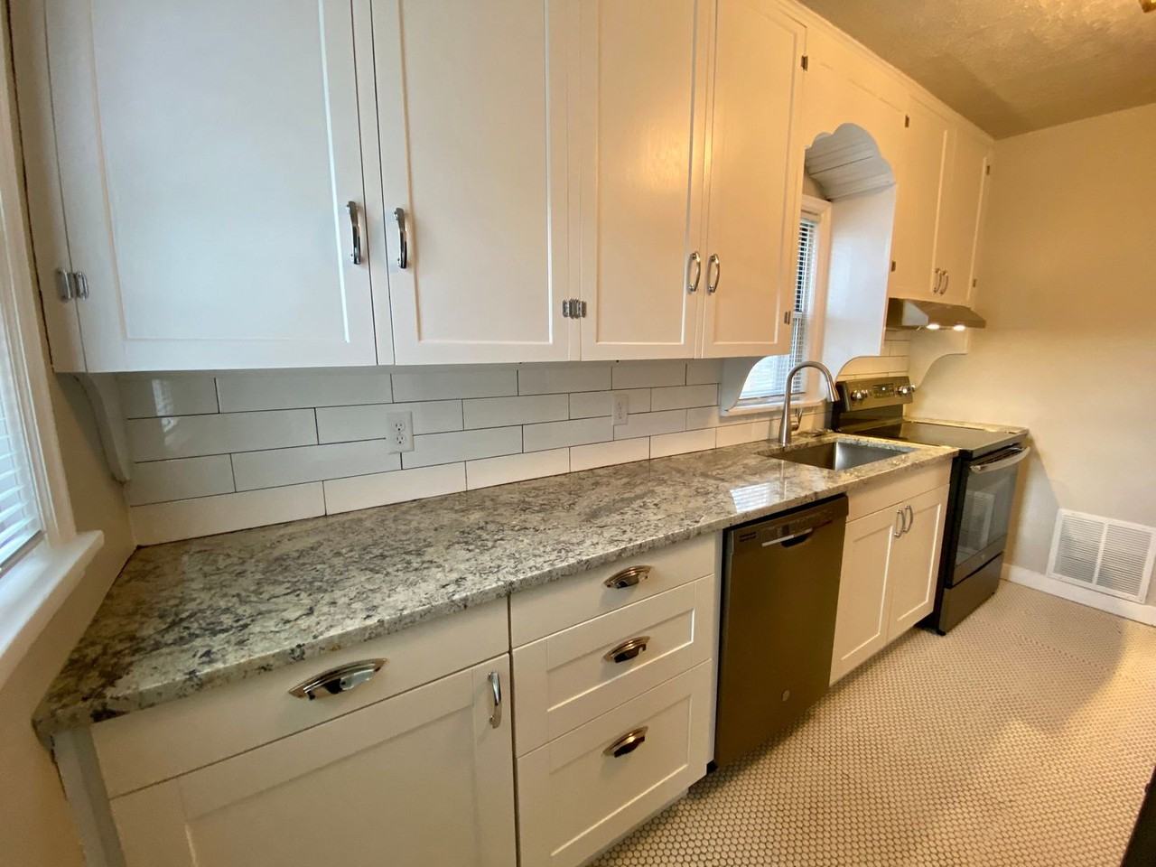 717 South Glendale Avenue - Photo 4 of 27