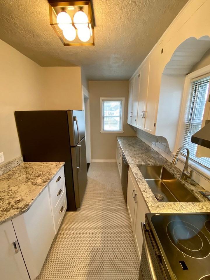 717 South Glendale Avenue - Photo 5 of 27