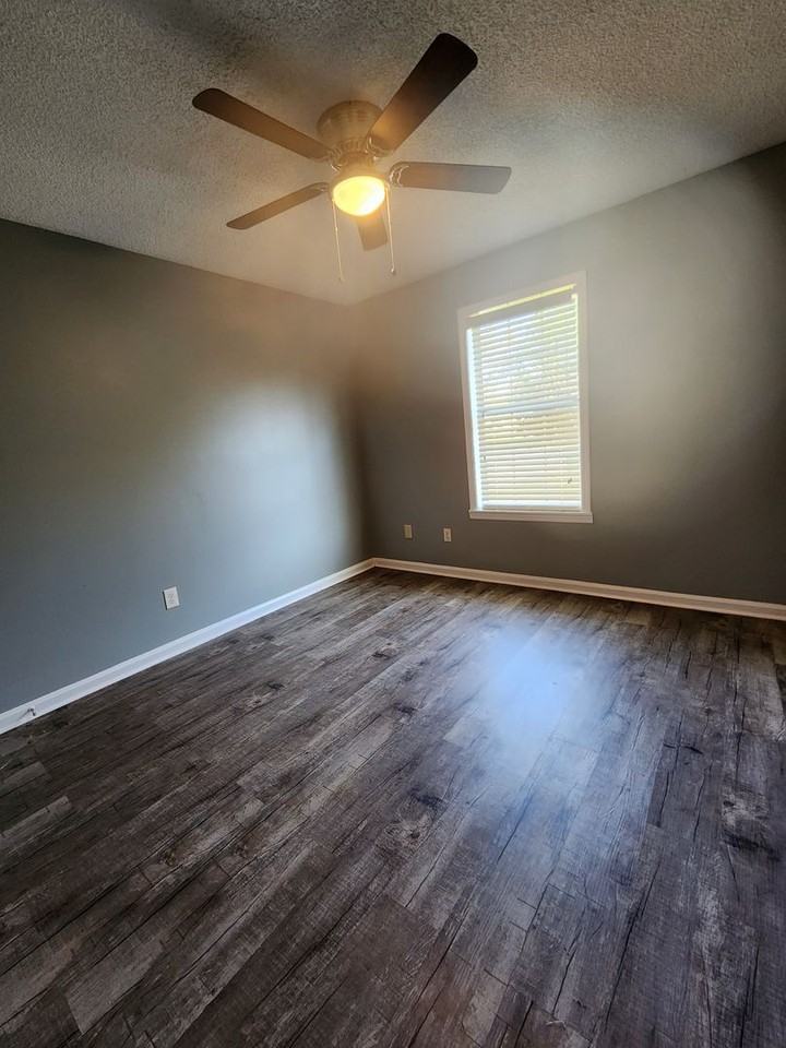313 Sawgrass Dr - Photo 2 of 10