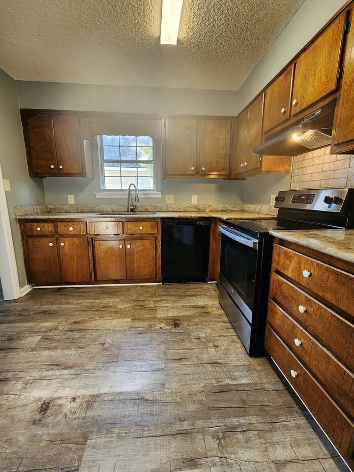 313 Sawgrass Dr - Photo 4 of 10