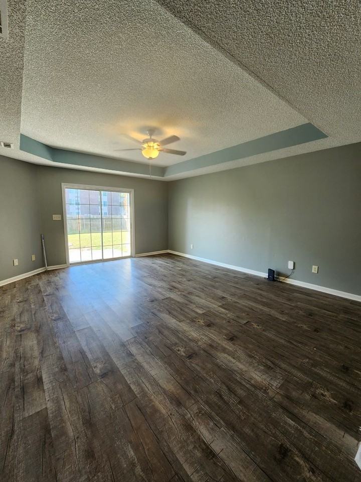 313 Sawgrass Dr - Photo 5 of 10