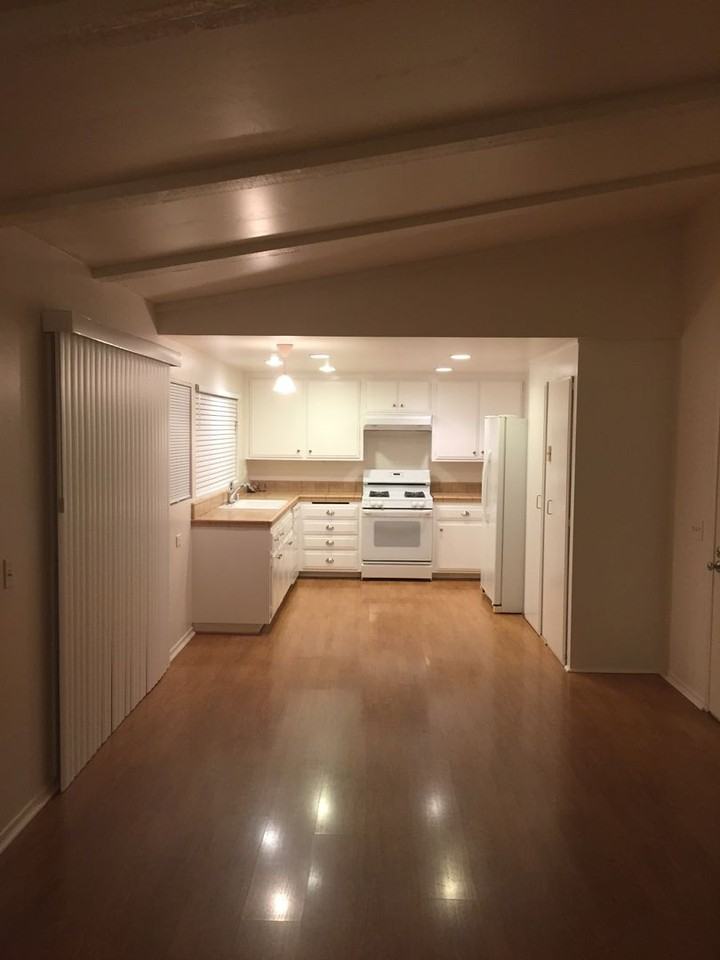 208 Daytona Dr - Photo 2 of 11