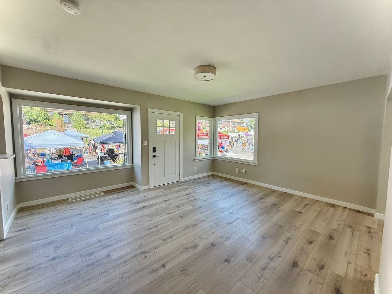 638 East 8th Avenue - Photo 3 of 13