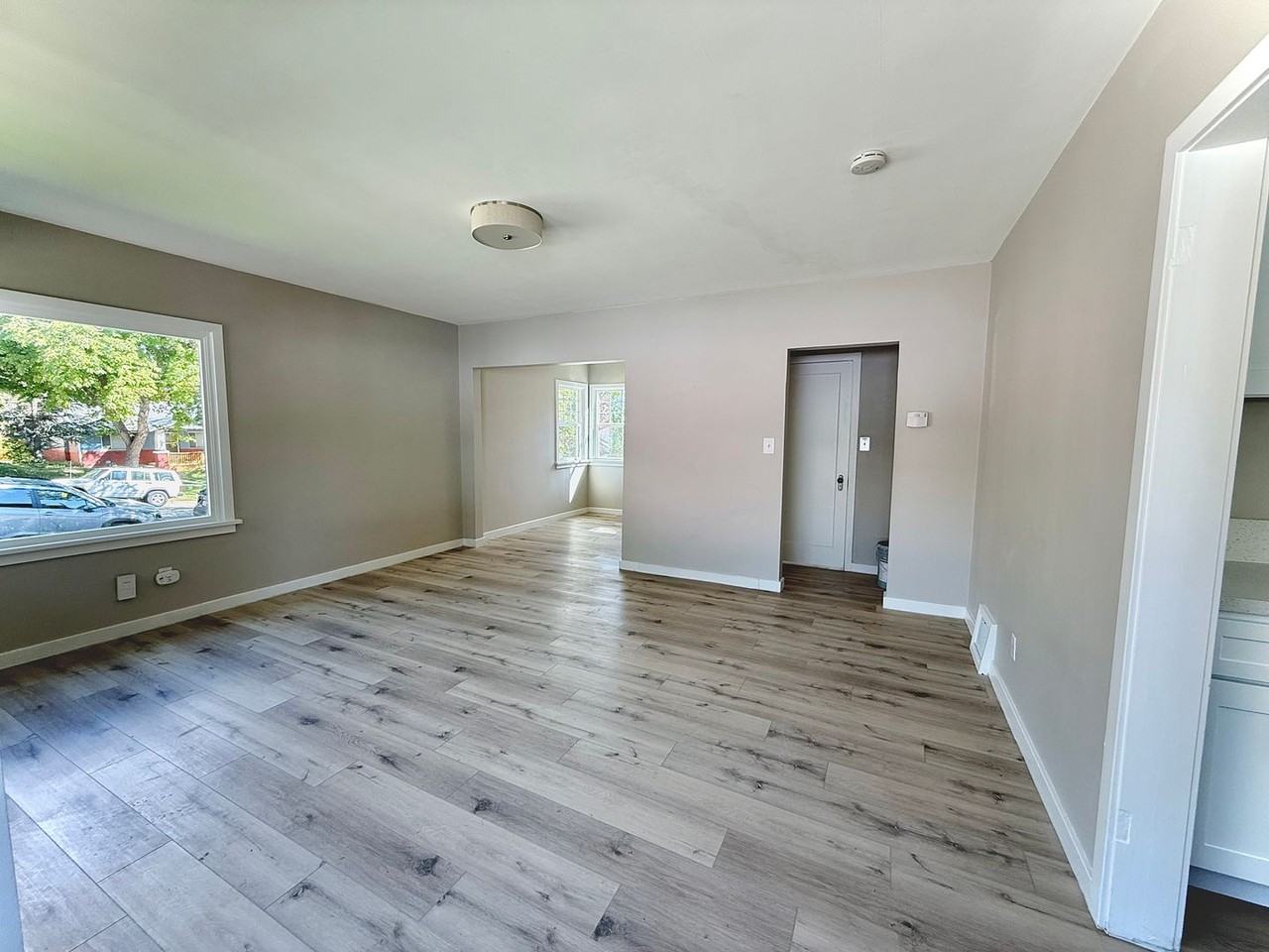 638 East 8th Avenue - Photo 4 of 13