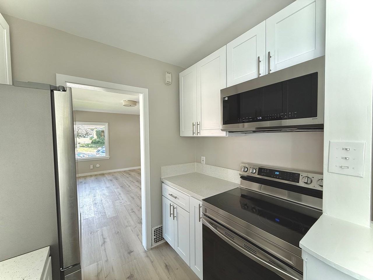 638 East 8th Avenue - Photo 7 of 13