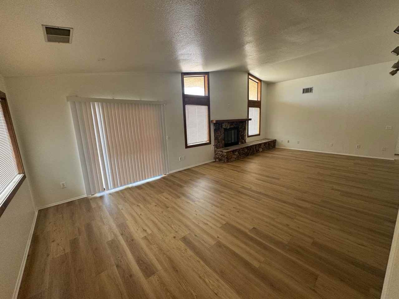 16382 Kamana Ct - Photo 4 of 17
