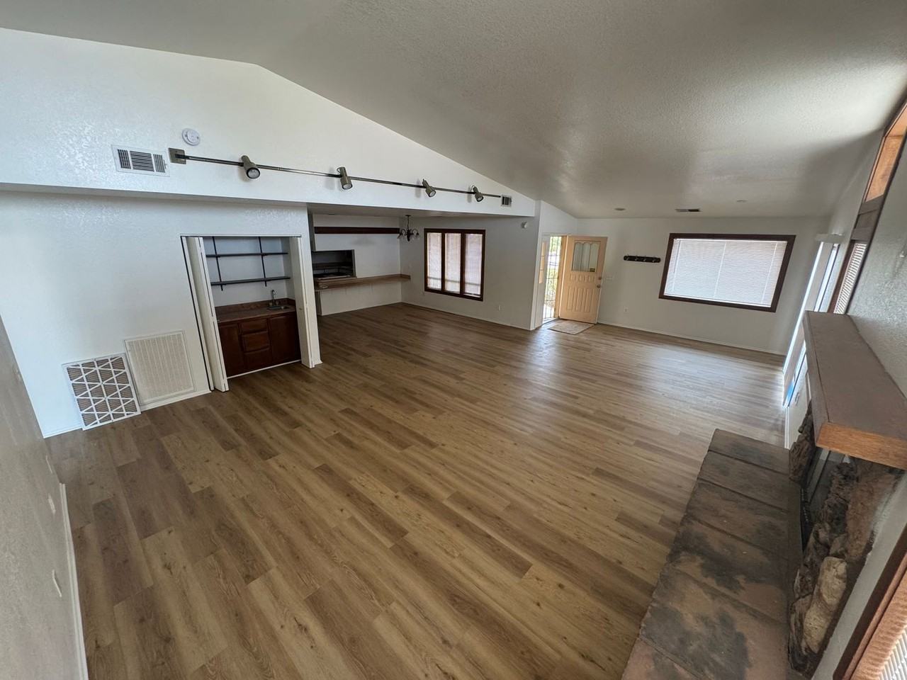 16382 Kamana Ct - Photo 7 of 17