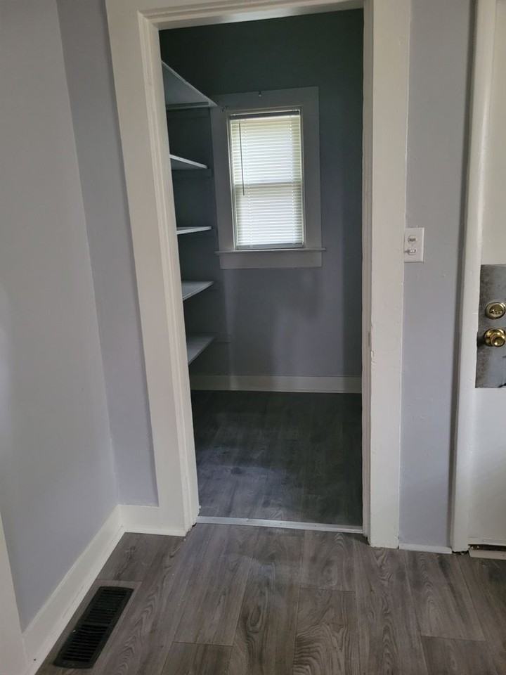 438 E Creighton Ave - Photo 5 of 15