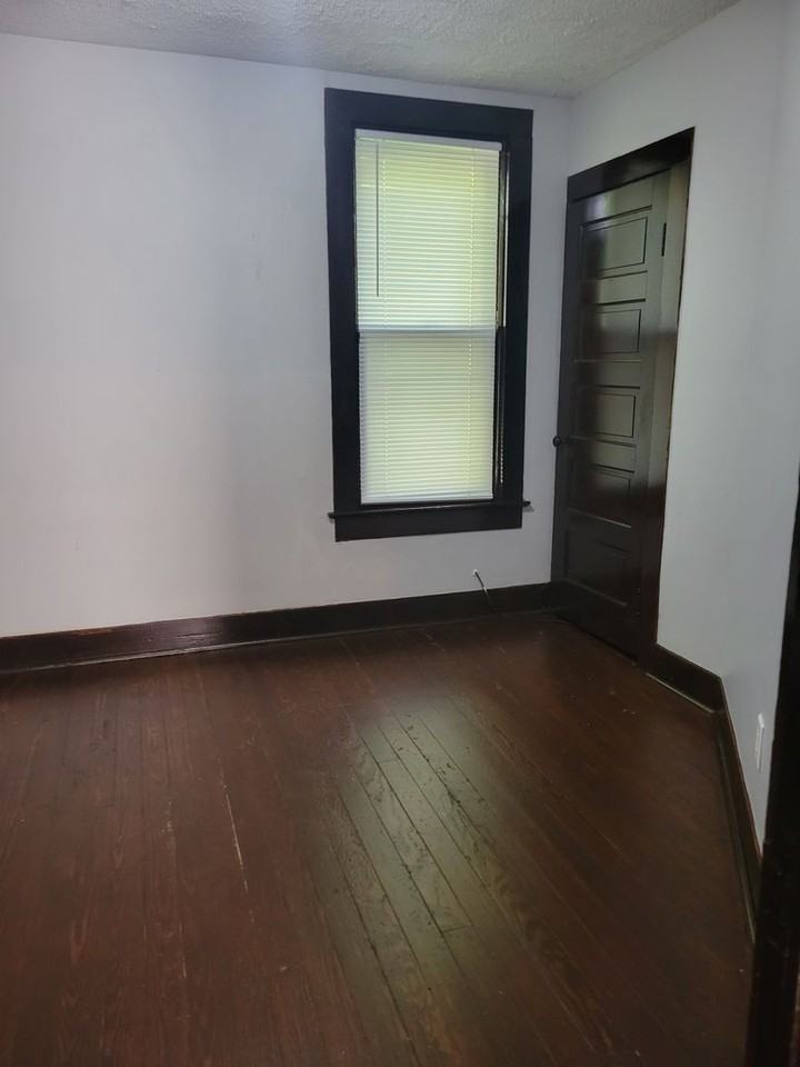 438 E Creighton Ave - Photo 6 of 15