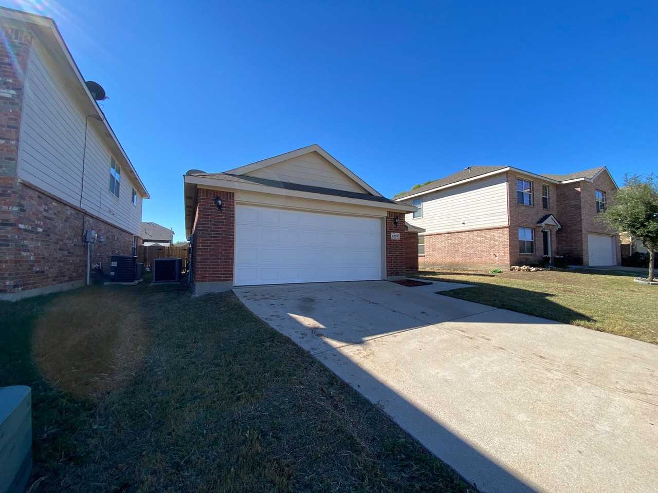 6229 Hereford Dr - Photo 2 of 23