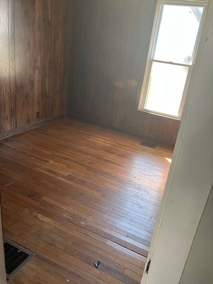 402 S Franklin St - Photo 3 of 18