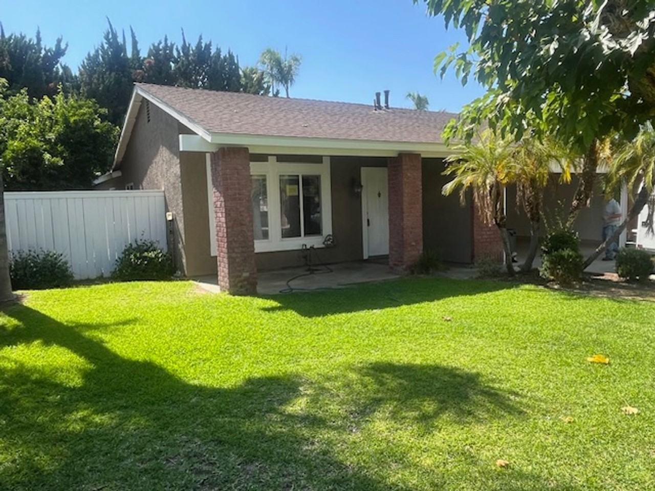 3066 Amsterdam Dr - Photo 2 of 12