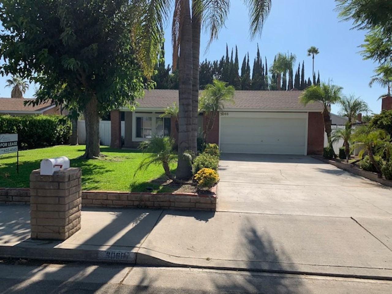 3066 Amsterdam Dr - Photo 3 of 12