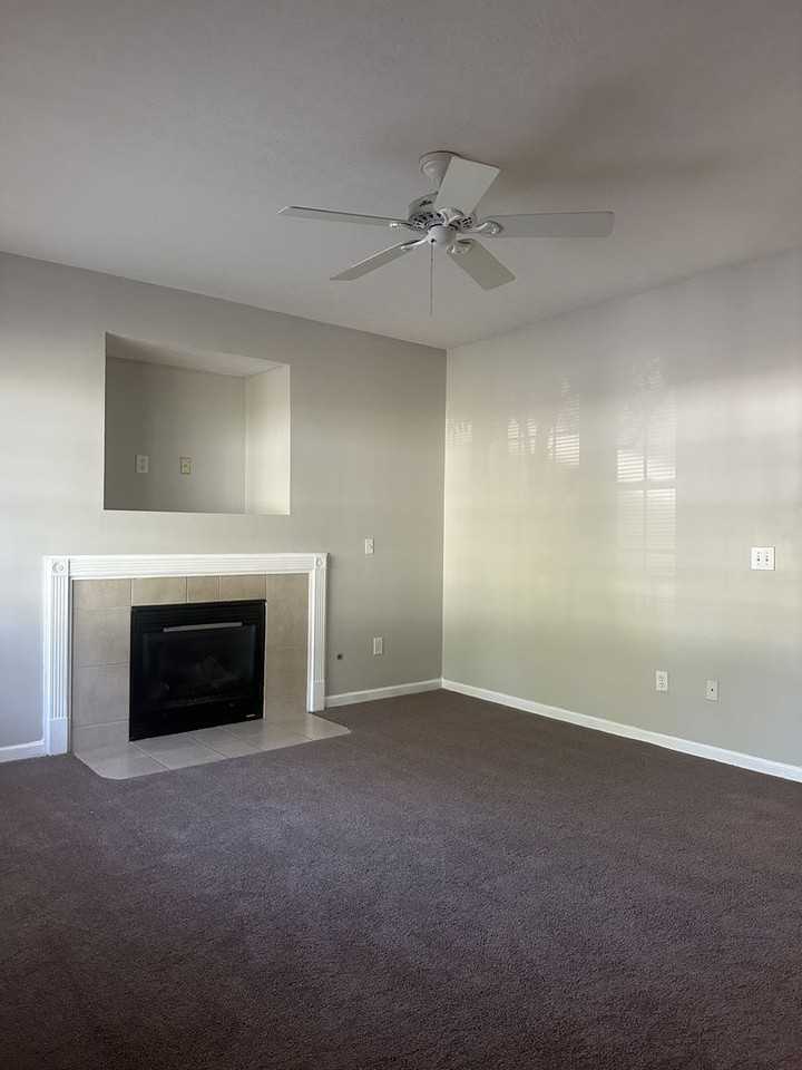 2476 Tree Knoll Ct - Photo 2 of 13