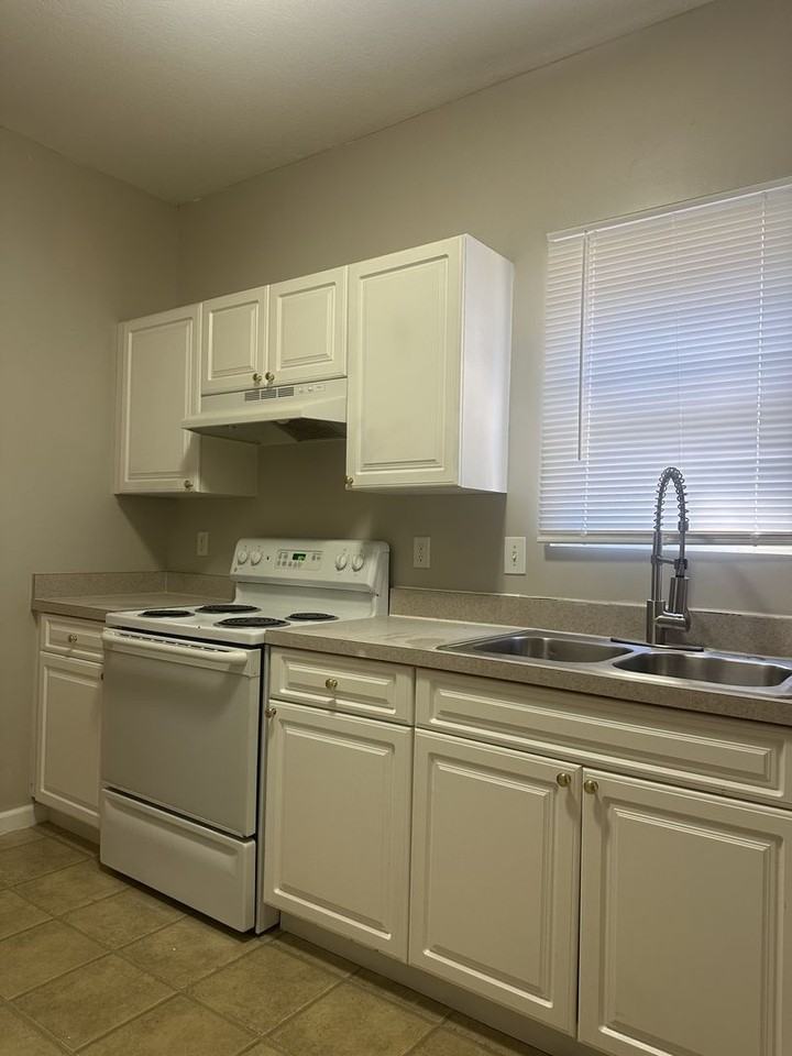 2476 Tree Knoll Ct - Photo 3 of 13