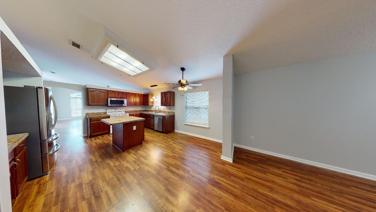 12107 Livery Dr - Photo 4 of 34