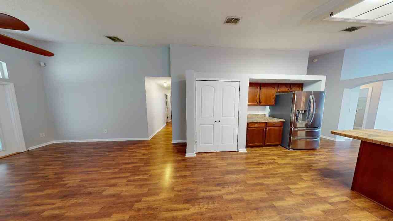 12107 Livery Dr - Photo 5 of 34