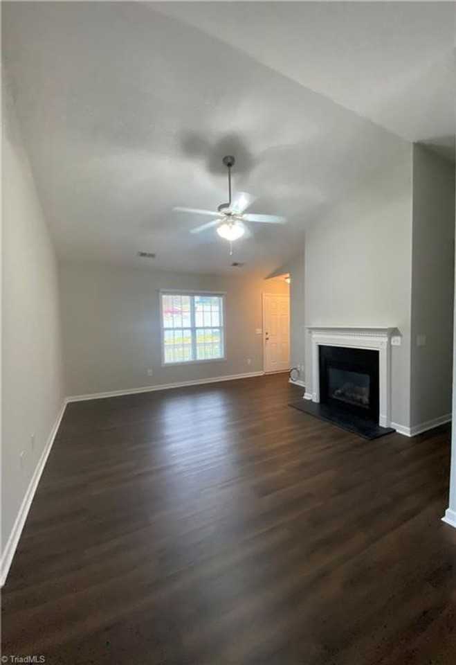 615 Three Oaks Dr - Photo 2 of 18