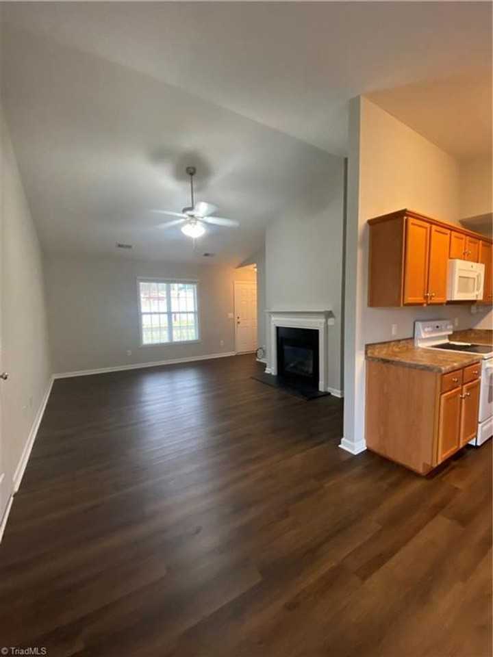 615 Three Oaks Dr - Photo 3 of 18