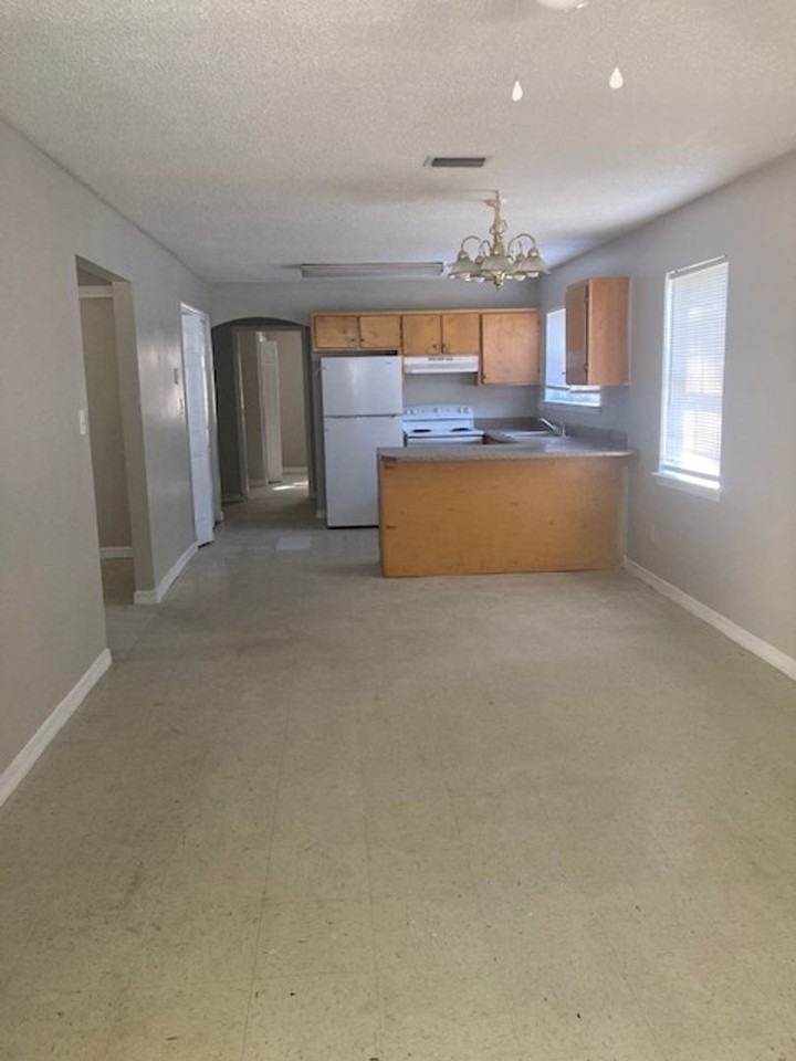 1016 12th St - Photo 2 of 11