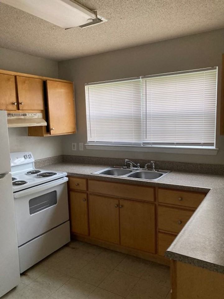 1016 12th St - Photo 3 of 11