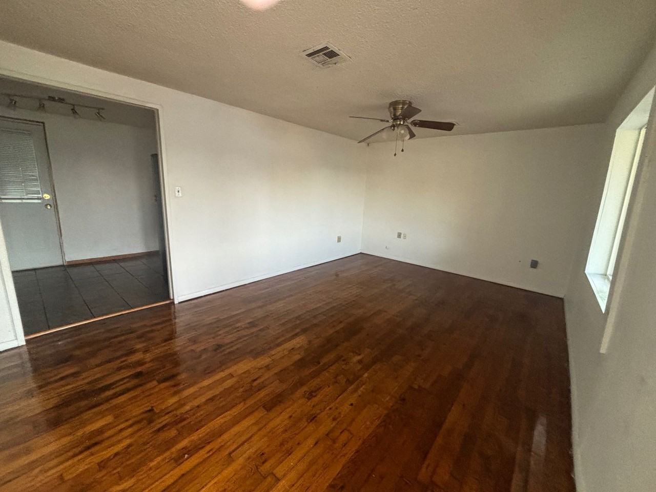 812 4th St - Photo 2 of 8