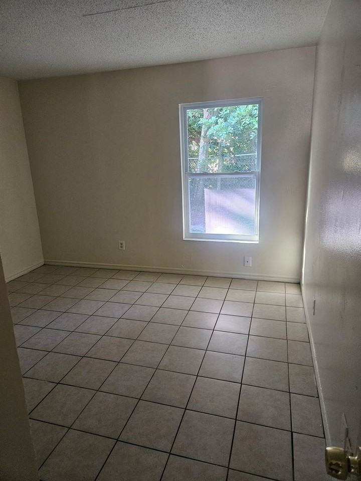 712 26th Ave E - Photo 6 of 7