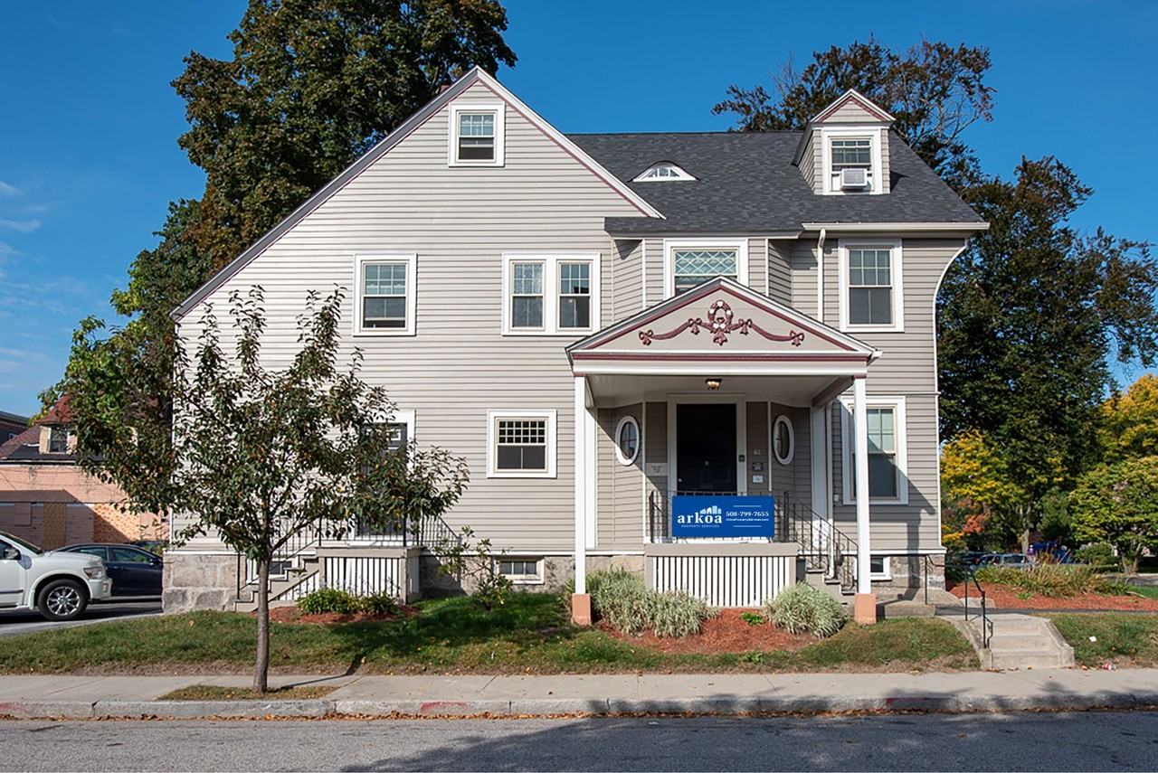 Charming Newly Renovated Victorian Apartments – Prime Location Near WPI and Elm Park - Photo 4 of 49