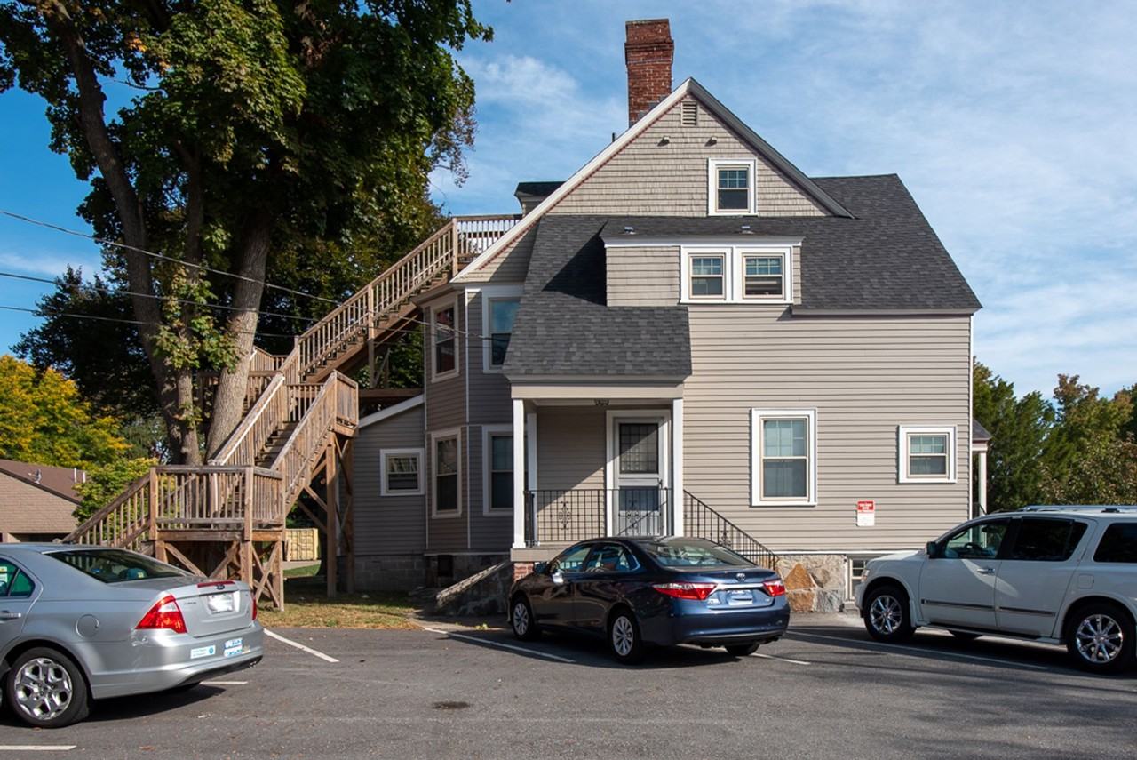 Charming Newly Renovated Victorian Apartments – Prime Location Near WPI and Elm Park - Photo 5 of 49