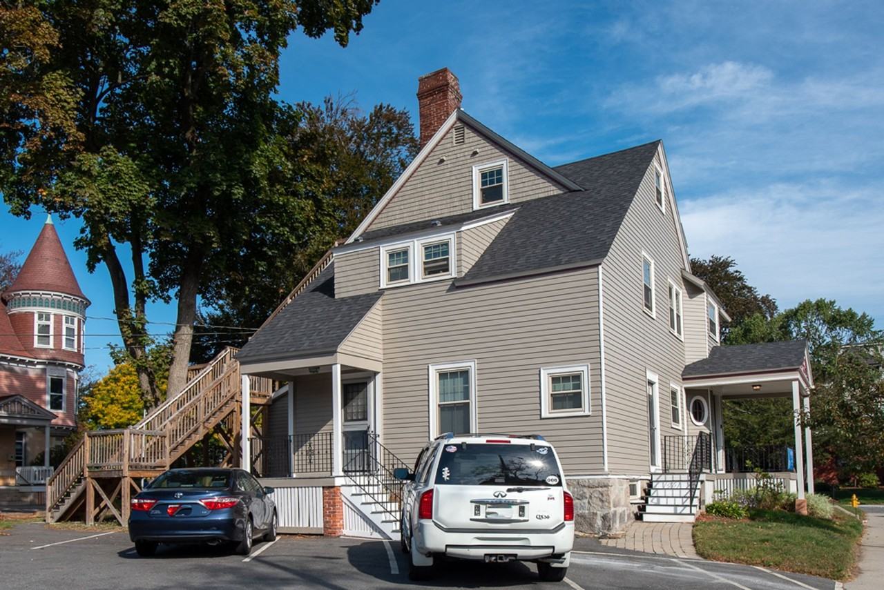 Charming Newly Renovated Victorian Apartments – Prime Location Near WPI and Elm Park - Photo 6 of 49