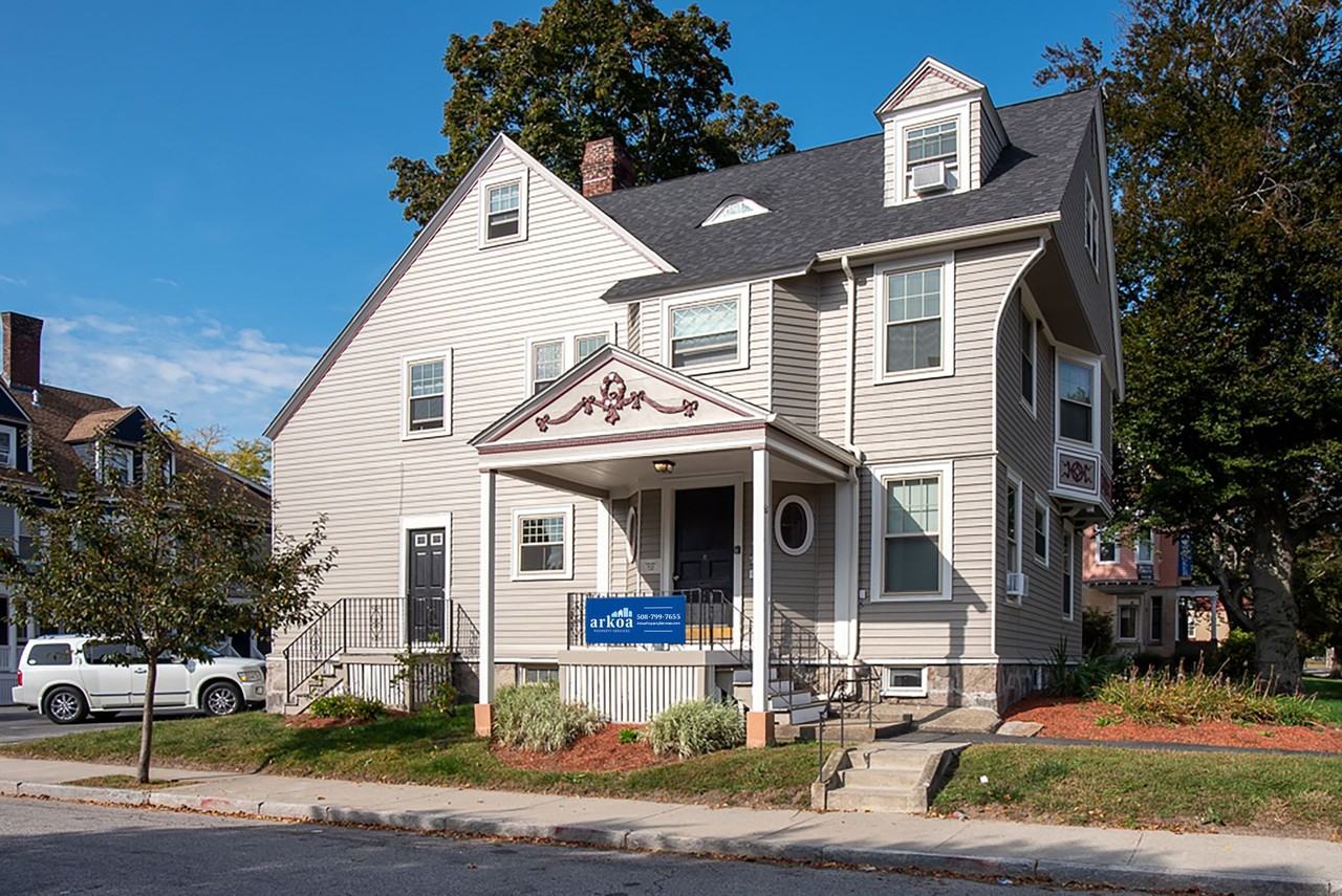 Charming Newly Renovated Victorian Apartments – Prime Location Near WPI and Elm Park - Photo 7 of 49