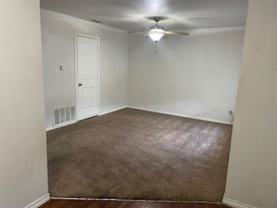 355 W Oak St - Photo 1 of 1