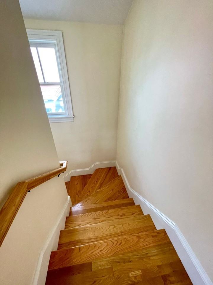 82 Linden St - Photo 4 of 11