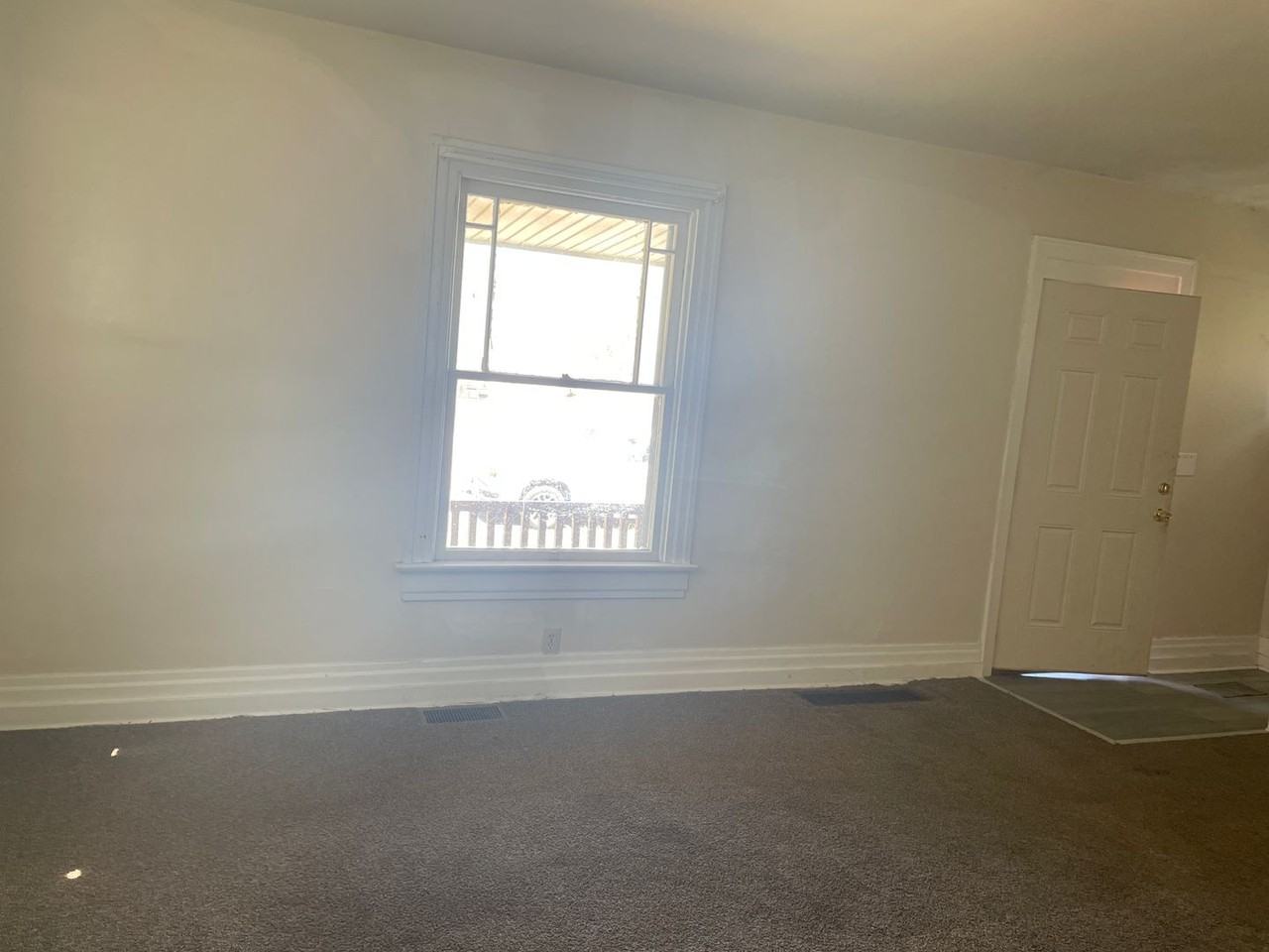 2332 Lakeview Avenue - Photo 2 of 11