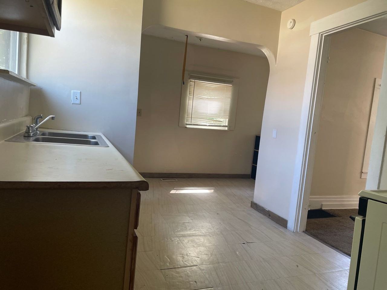 2332 Lakeview Avenue - Photo 6 of 11