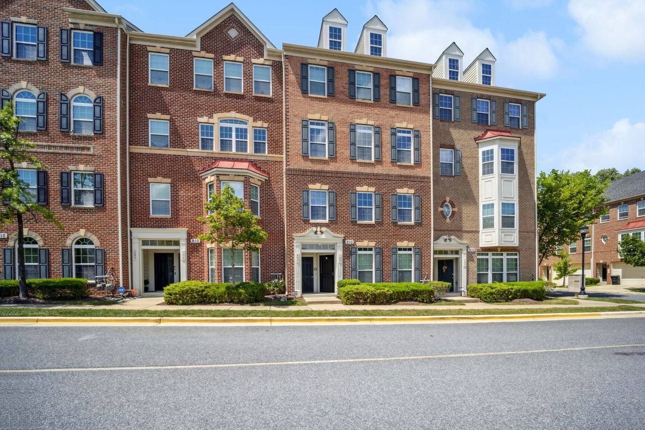 910 Hall Station Dr - Photo 2 of 21