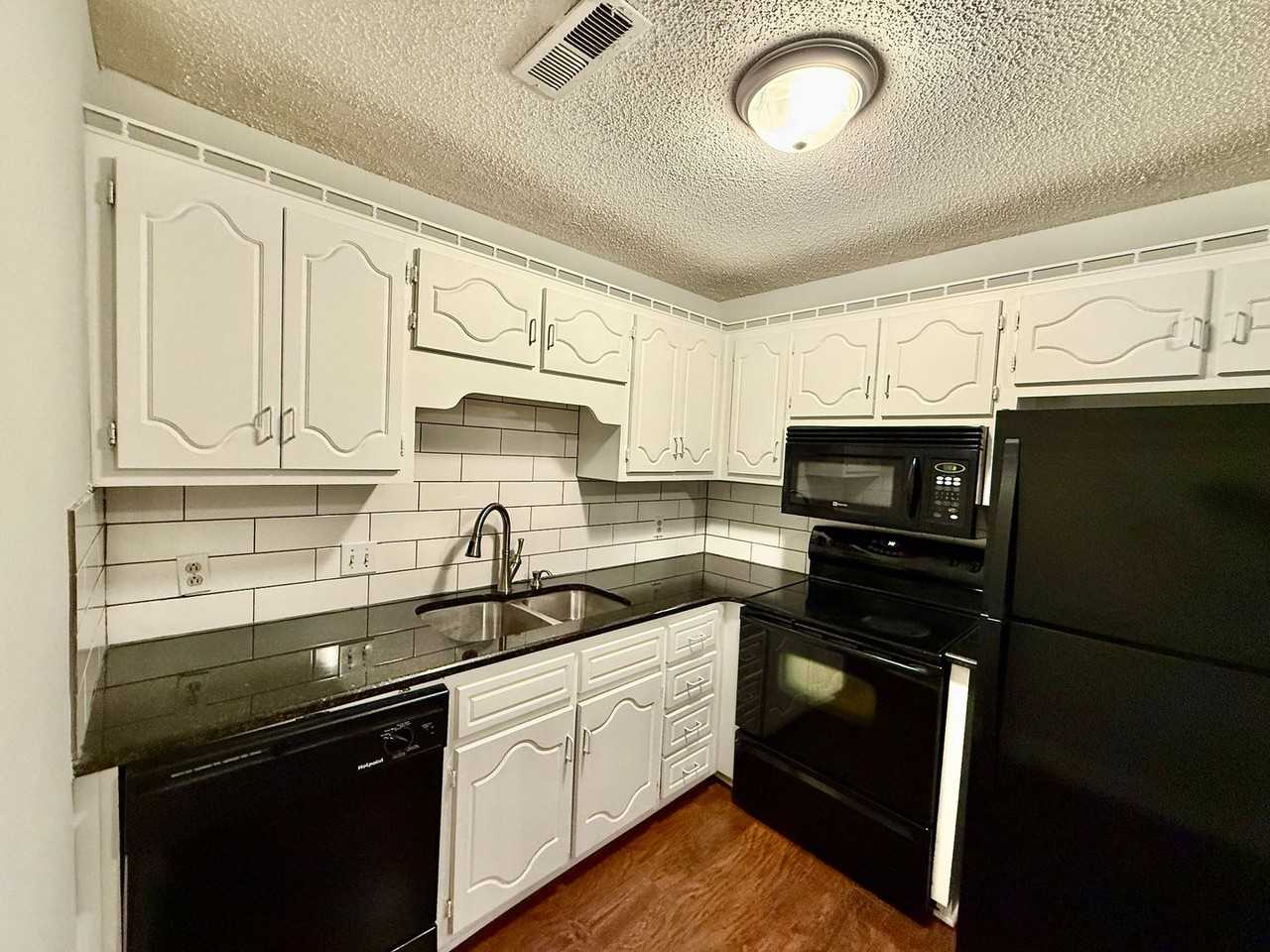 2107 Epworth Dr Ne #D - Photo 3 of 18