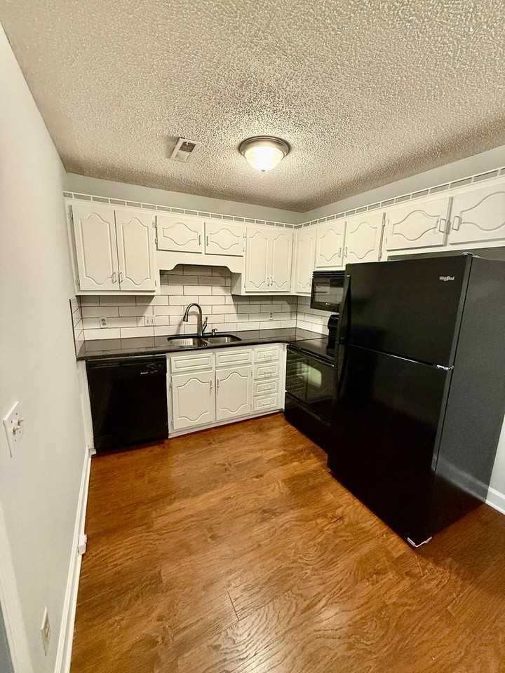 2107 Epworth Dr Ne #D - Photo 4 of 18