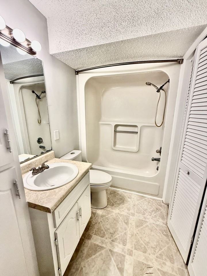 2107 Epworth Dr Ne #D - Photo 7 of 18