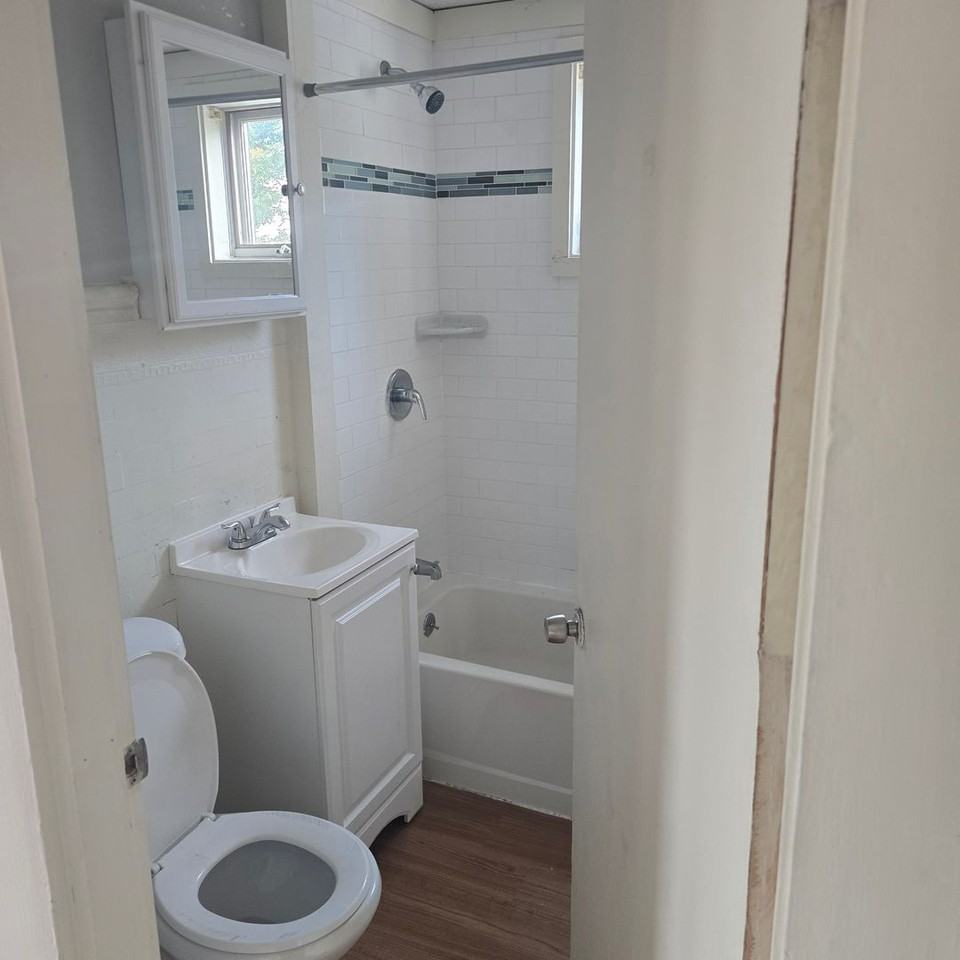 360 Manchester St - Photo 2 of 32